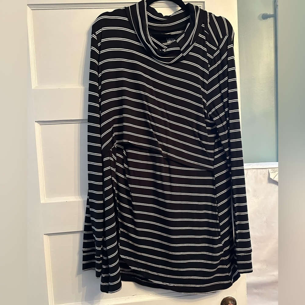 Latched Mama nursing top- like new!